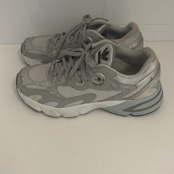 Adidas falcon running shoes size 7 1/2 women’s - Picture 3 of 8